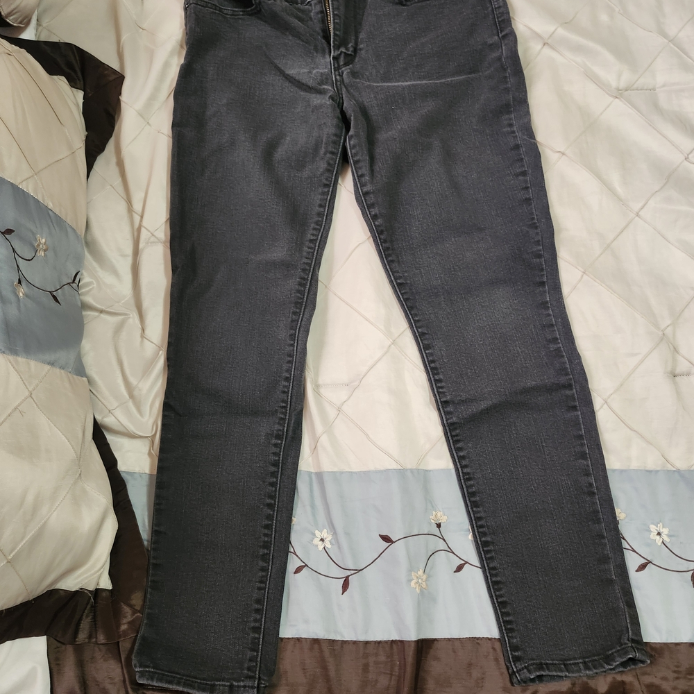 Gray Skinny Jeans with Subtle Distressing